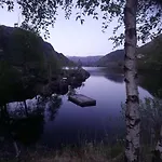 Near Skogseidvatnet 度假居 *