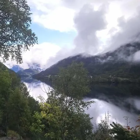 Nostalgisk Naer Skogseidvatnet