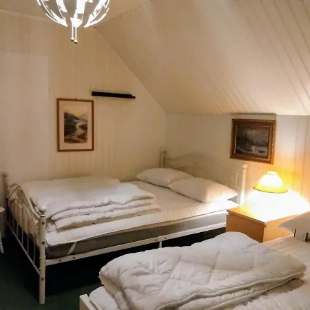 Nostalgisk Naer Skogseidvatnet Sævareid