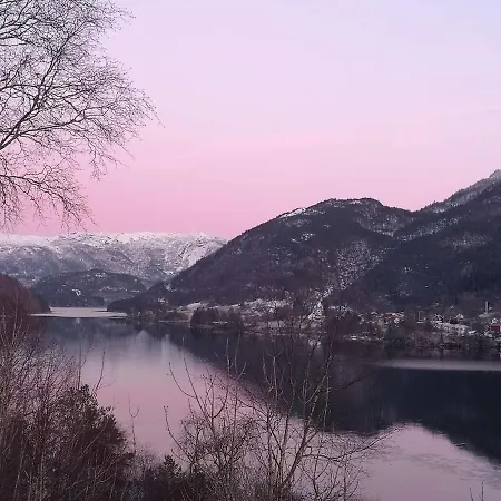 Nostalgisk Naer Skogseidvatnet * Sævareid